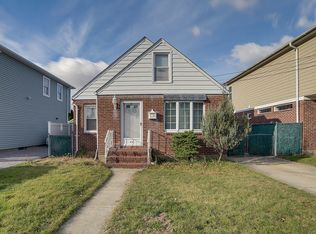 85 Roxbury Rd, Franklin Square, NY 11010