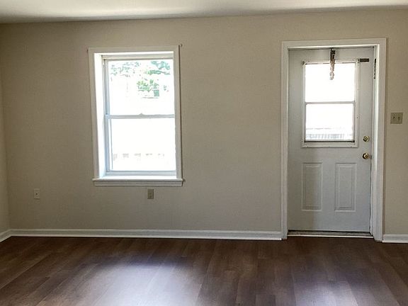 4th image of 212 Lincoln Way E APT 5