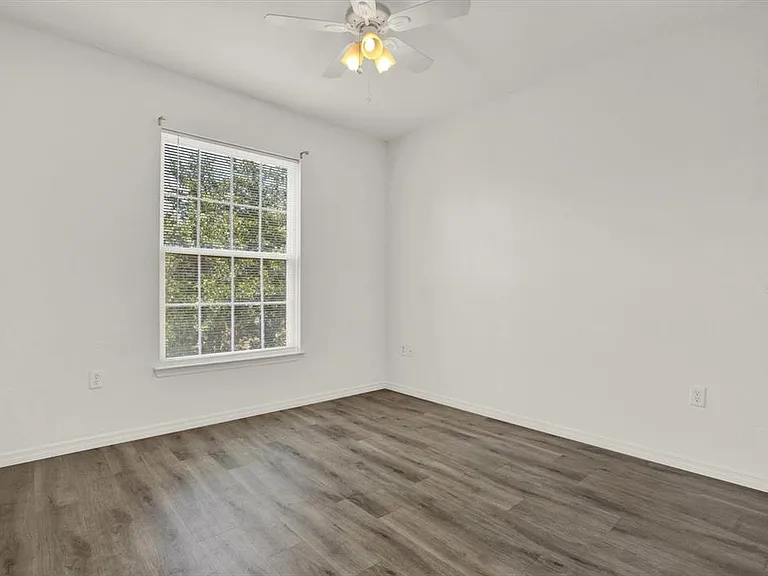 10201 Courtney Palms Blvd #304 — Photo 11