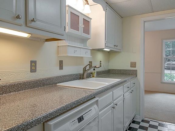 4th image of 3311 Regents Park Ln Unit B