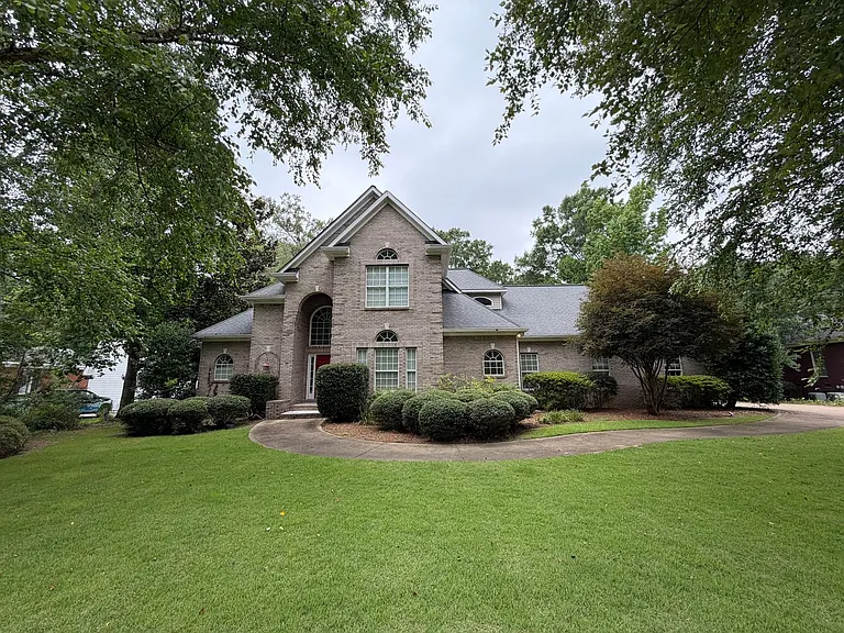 216 Rollingwood Cir NW — Photo 1