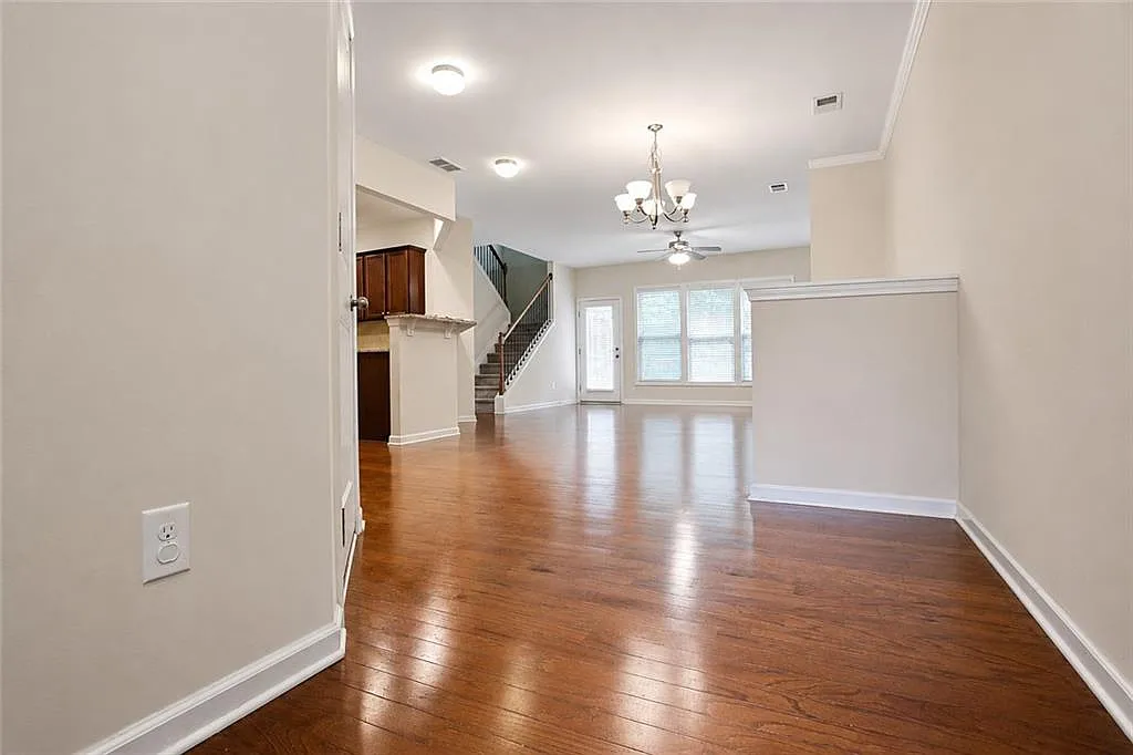 3 bed, 2.5 bath, 1966 sqft, $2,700 — Photo 2