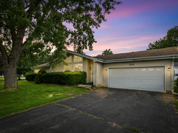 (undisclosed Address), Saint Anne, IL 60964