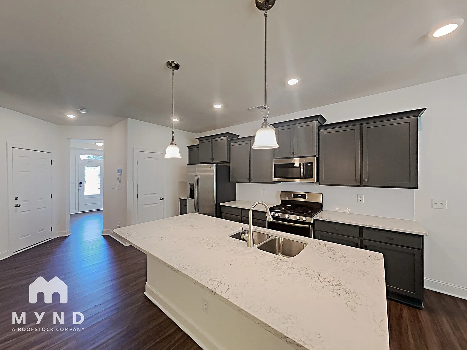 3 bed, 2.5 bath, 1877 sqft, $2,115 — Photo 3