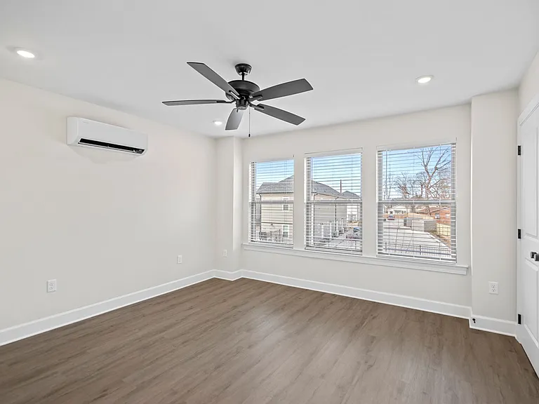 400 Parker St — Photo 25