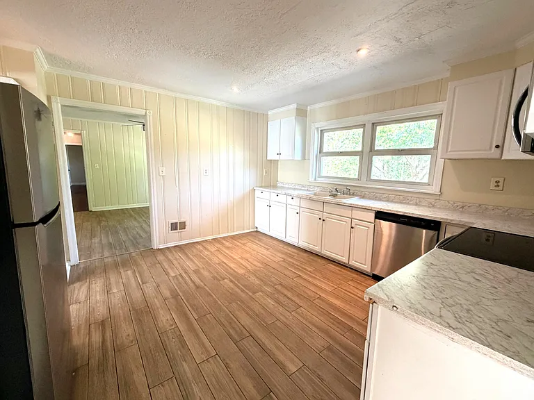204 Pineview Dr — Photo 6