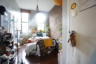 Rented by Rennit Inc.