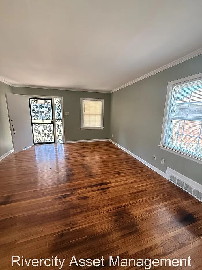 3 bed, 1.5 bath, 1600 sqft, $1,395 — Photo 2