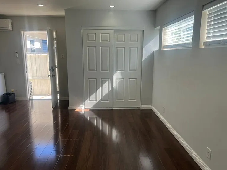 7009 Jumilla Ave #B — Photo 11