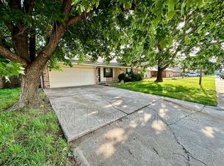 1005 Linn Ln, Yukon, OK 73099