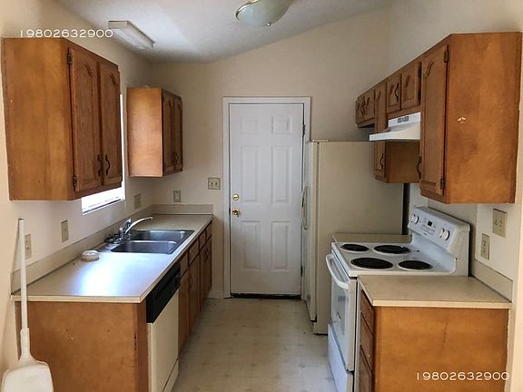 3rd image of 610 Cricketwood Ln