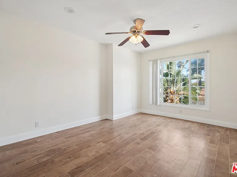 7209 Willoughby Ave #16 — Photo 9