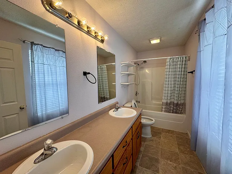 14209 Haywood Dr — Photo 13