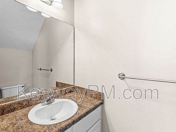 4th image of 1447 Collins Dr