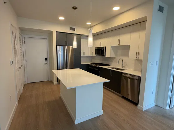 2580 NE 184th Ter #B38, North Miami Beach, FL 33160