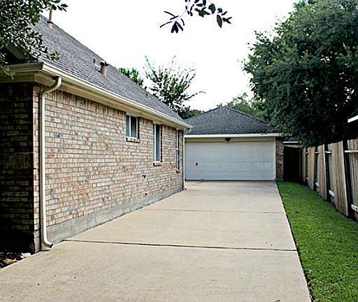 3rd image of 2723 W Oaks Blvd