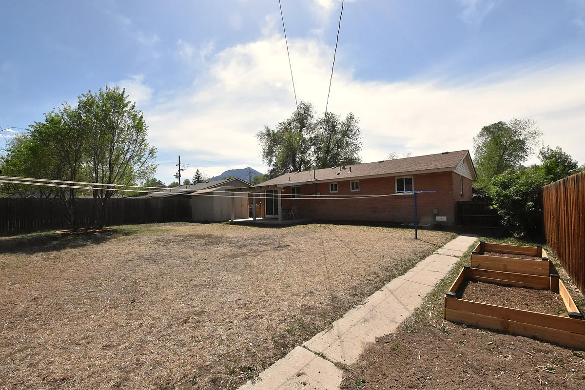 Building Photo - 910 35th St