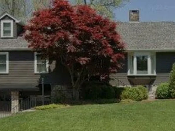 115 W Watkins St, Lookout Mountain, TN 37350