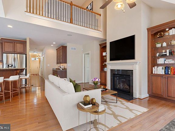 3rd image of 1042 Balfour Cir