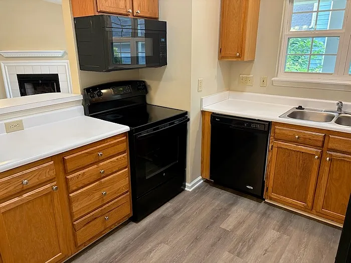 16 Pipers Glen Ct — Photo 6