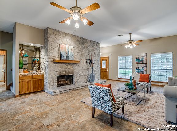 3rd image of 218 Country Wood Dr