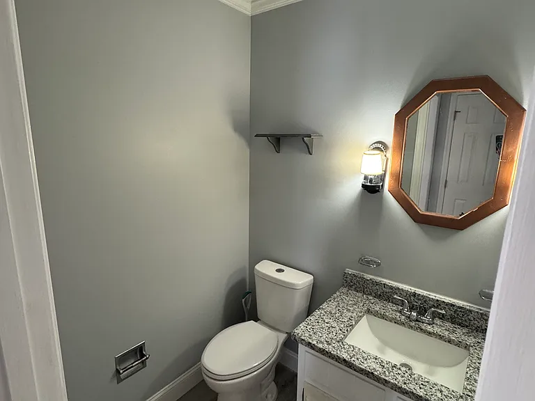 2102 Oakcrest Ct — Photo 9