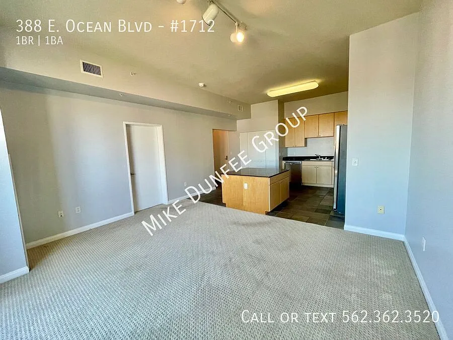 Downtown, High-Rise One Bedroom Condo at the AQUA — Photo 2