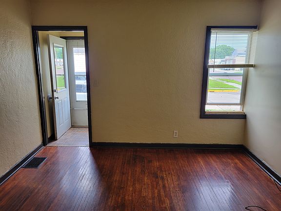 5th image of 401 N Dewey St #401