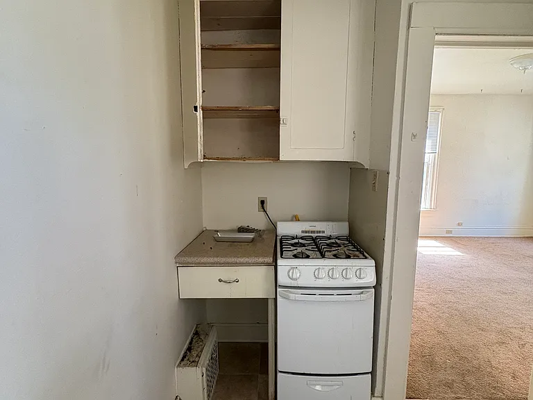 1117 E Dayton St — Photo 4