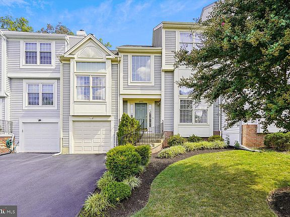 3rd image of 6553 Palisades Dr
