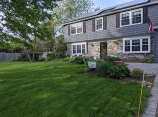 9 Pickwick Ct, Stony Brook, NY