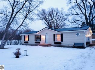 31 Buckeye Ln, Beulah, MI 49617