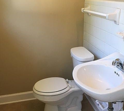 5th image of 2076 Cresthill Cir