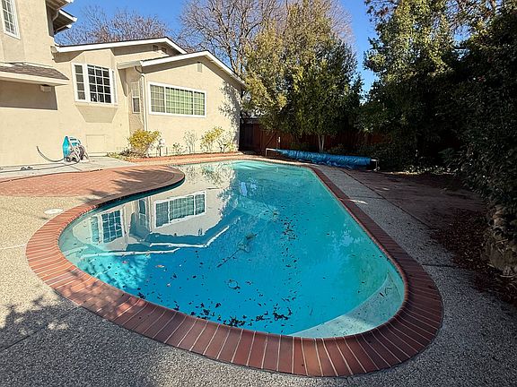 2nd image of 1016 Kenbridge Ct