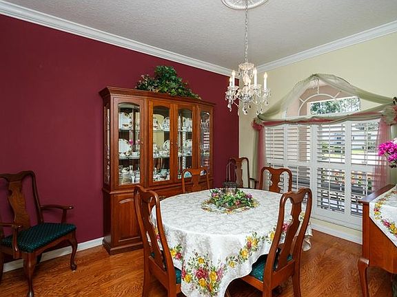 4th image of 2132 Grafton Ave