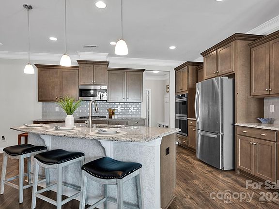 3rd image of 128 Sweet Leaf Ln