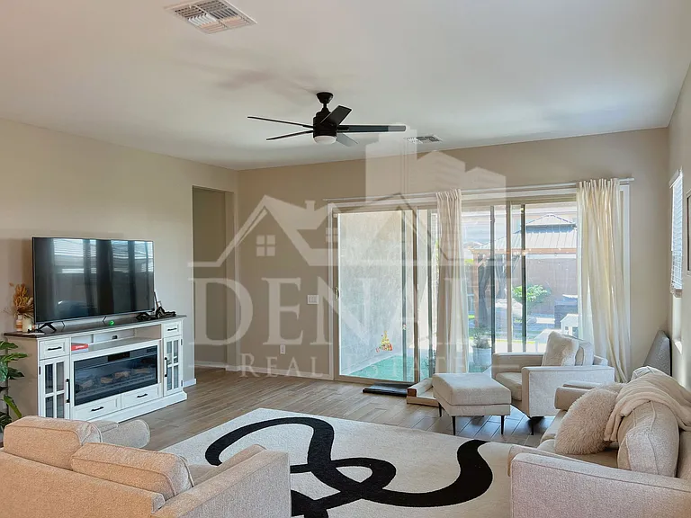 4443 N 201st Dr — Photo 5