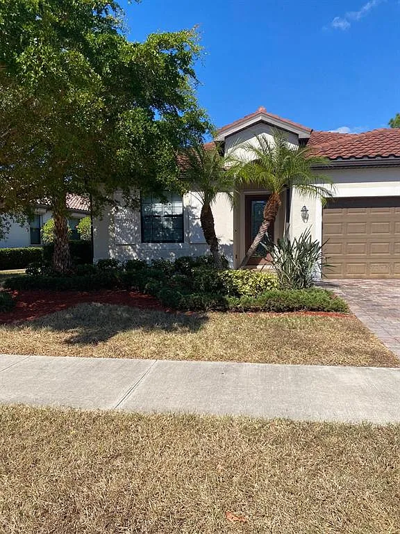 3 bed, 2.0 bath, 1684 sqft, $2,300 — Photo 2