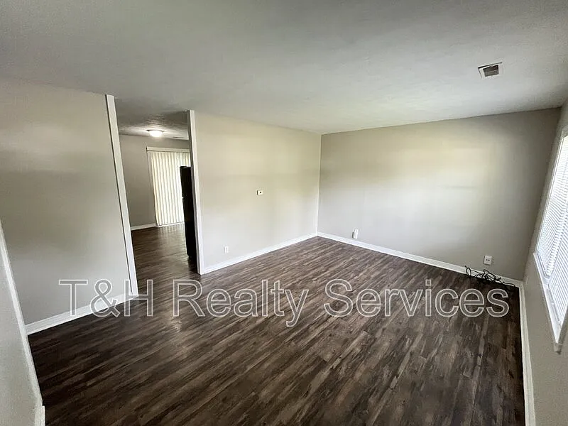 3 bed, 1.0 bath, 950 sqft, $1,450 — Photo 4