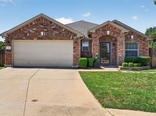 2151 Van Zandt Dr, Grand Prairie, TX 75052