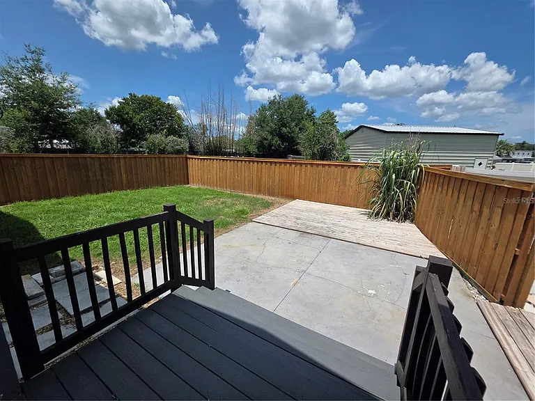 8 Poinsettia Dr — Photo 23