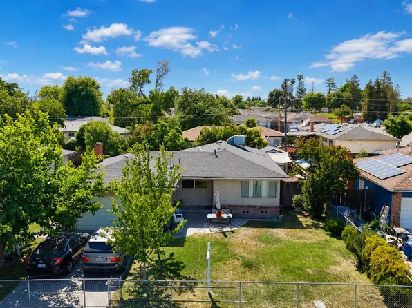 945 S 1st St, Kerman, CA 93630
