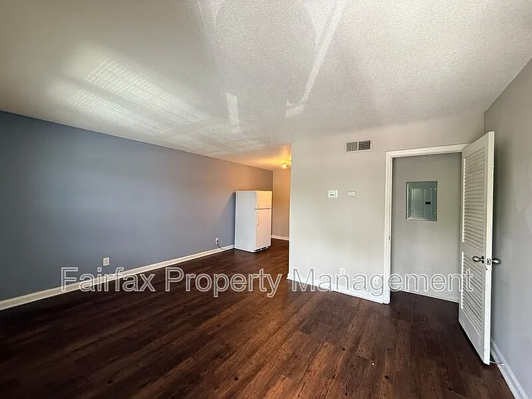 1011 Burke St #14 — Photo 3