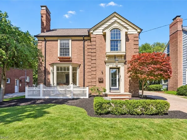 21158 Maplewood Ave, Rocky River, OH 44116