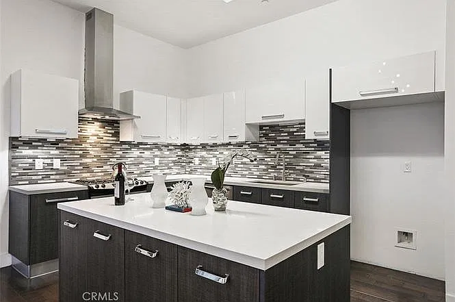 1 bed, 957 sqft, $3,599 — Photo 4