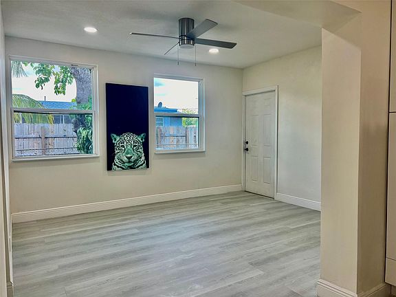 5th image of 620 SW 68th Boulevard