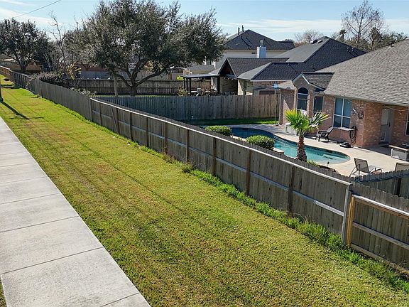2nd image of 113 Raven Knoll Court
