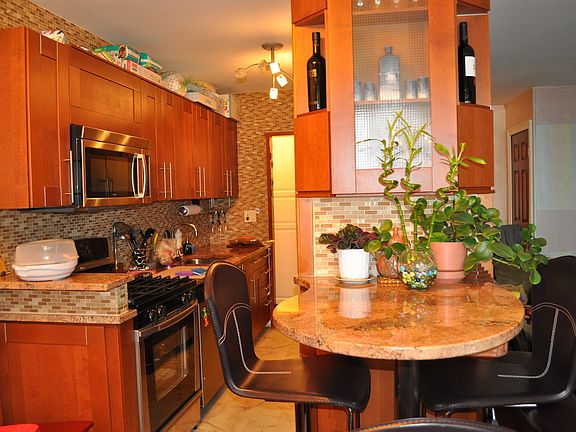 3rd image of 2928 W 5th St #14N