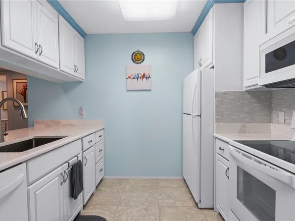 1 Plantation Dr APT 203, Vero Beach, FL 32966