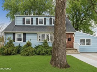 325 Hollie Drive E, Belford, NJ 07718